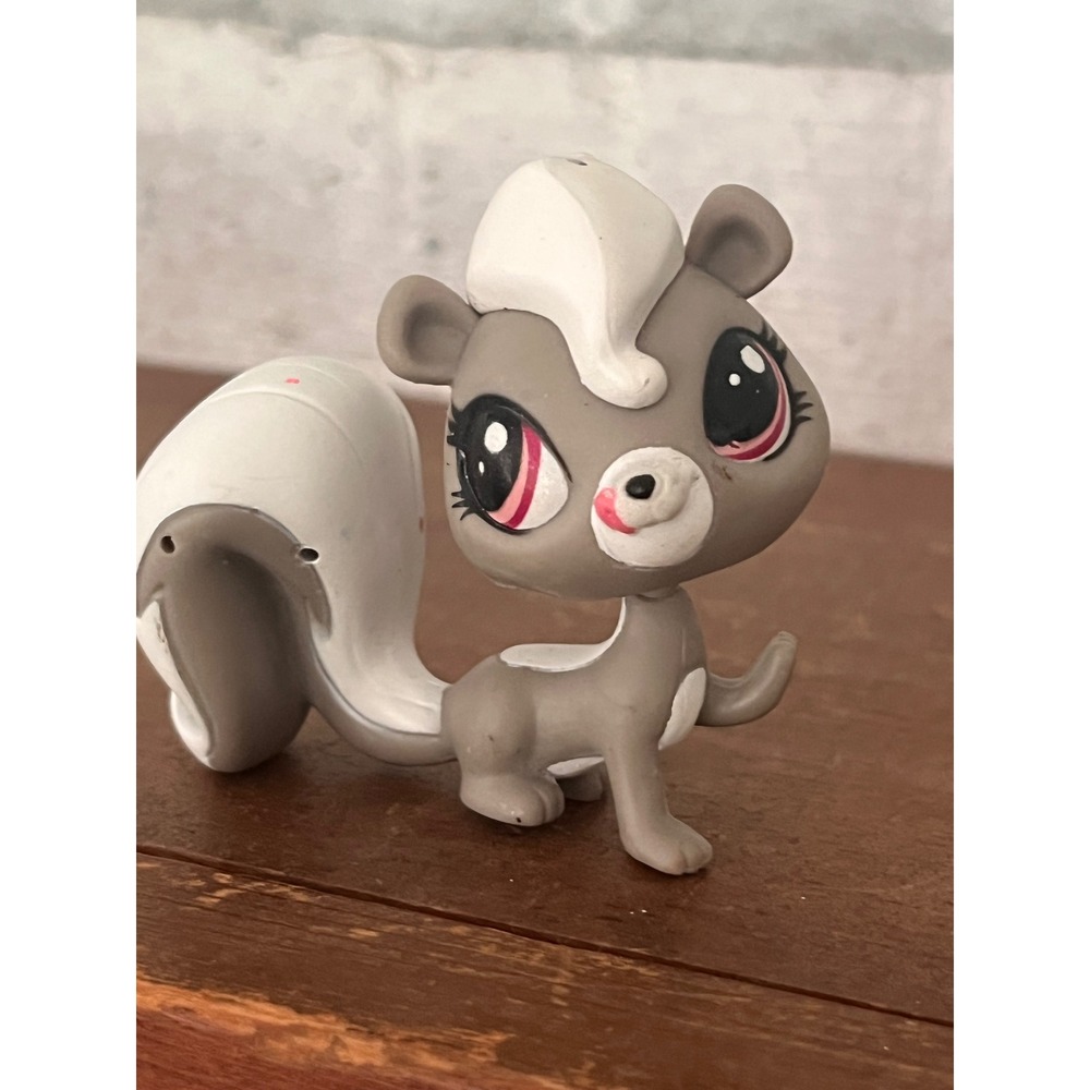 Littlest Pet Shop LPS #3772 Gray Skunk Pepper Clark